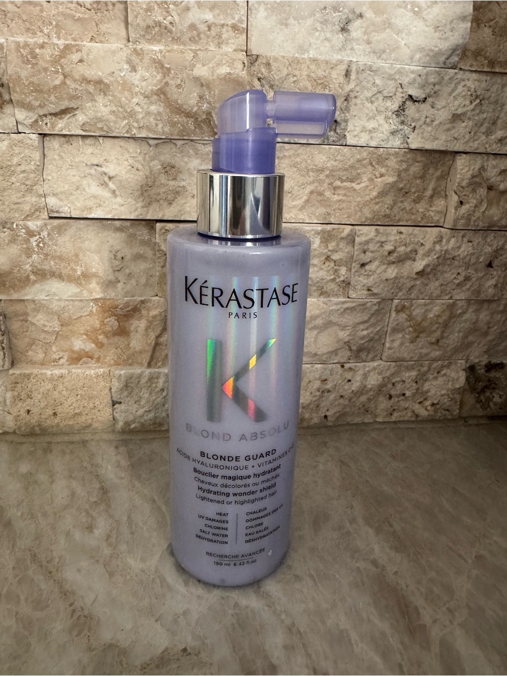 Kerastase Blonde Absolu Hydrating Leave-In Spray - Iridescent Purple Bottle - Picture 2 of 7